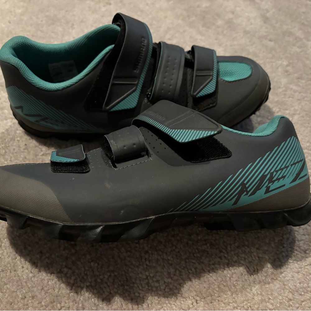 Shimano ME2 MTB Womens Size 8.5 Black and Teal Cycling Shoes